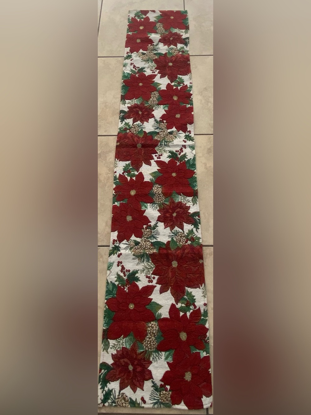 FESTIVE TAPESTRY POINTSETTIA TABLE RUNNER